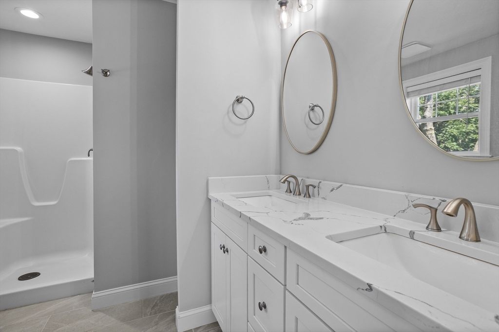Bathroom, Dual Sink Vanities, Interior, Recessed Lighting