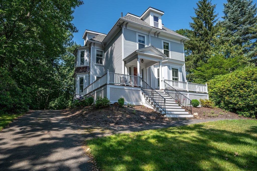 Backyard, Exterior, Facade, American Foursquare