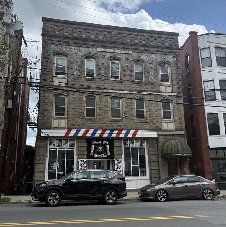 Exterior, Facade, Rowhouse