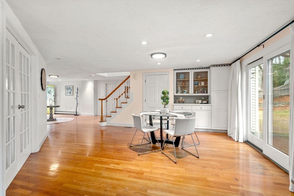 Dining room, Interior, Recessed Lighting, Wood Texture Flooring