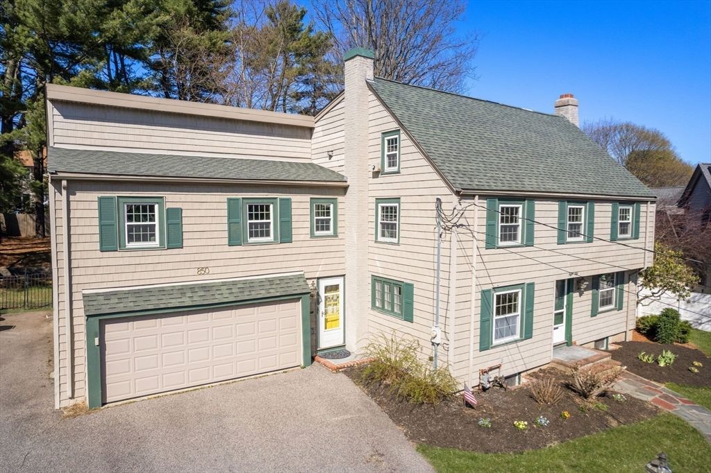 Attached, Exterior, Facade, Cape Cod