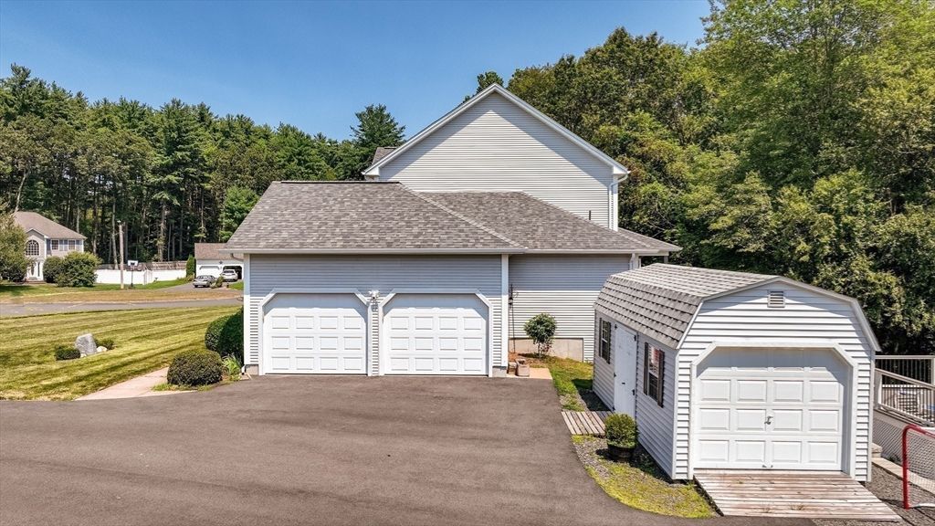 Detached Garage, Exterior