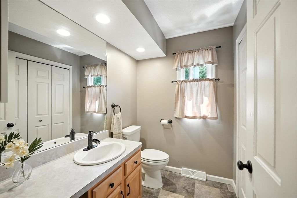 Bathroom, Interior, Recessed Lighting