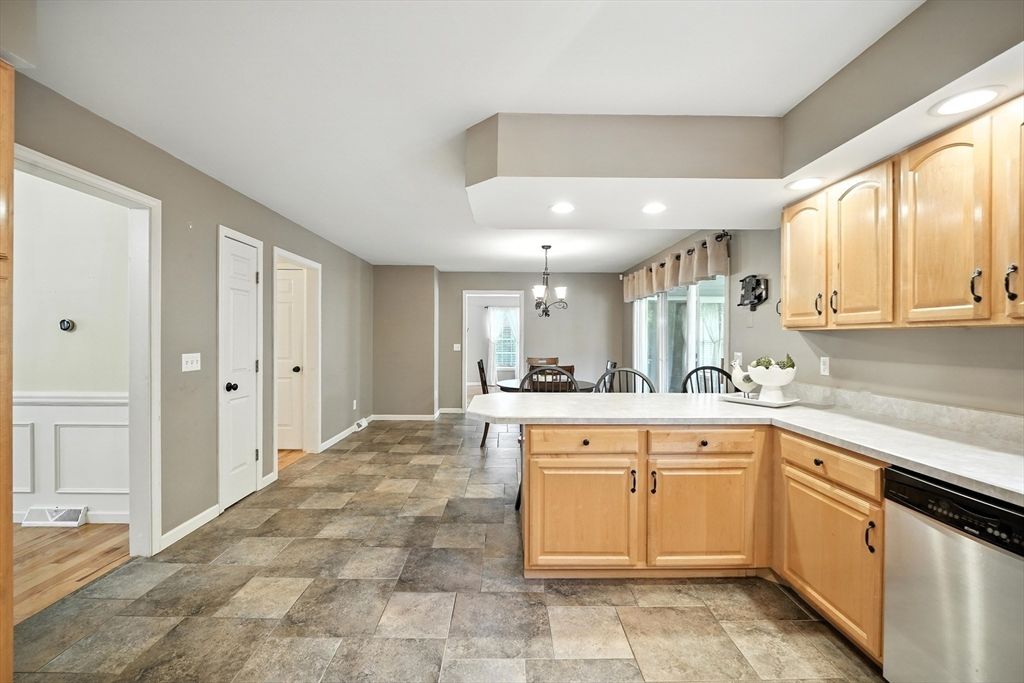 Chandelier, Dining room, Interior, Kitchen, Recessed Lighting, Wood Texture Flooring