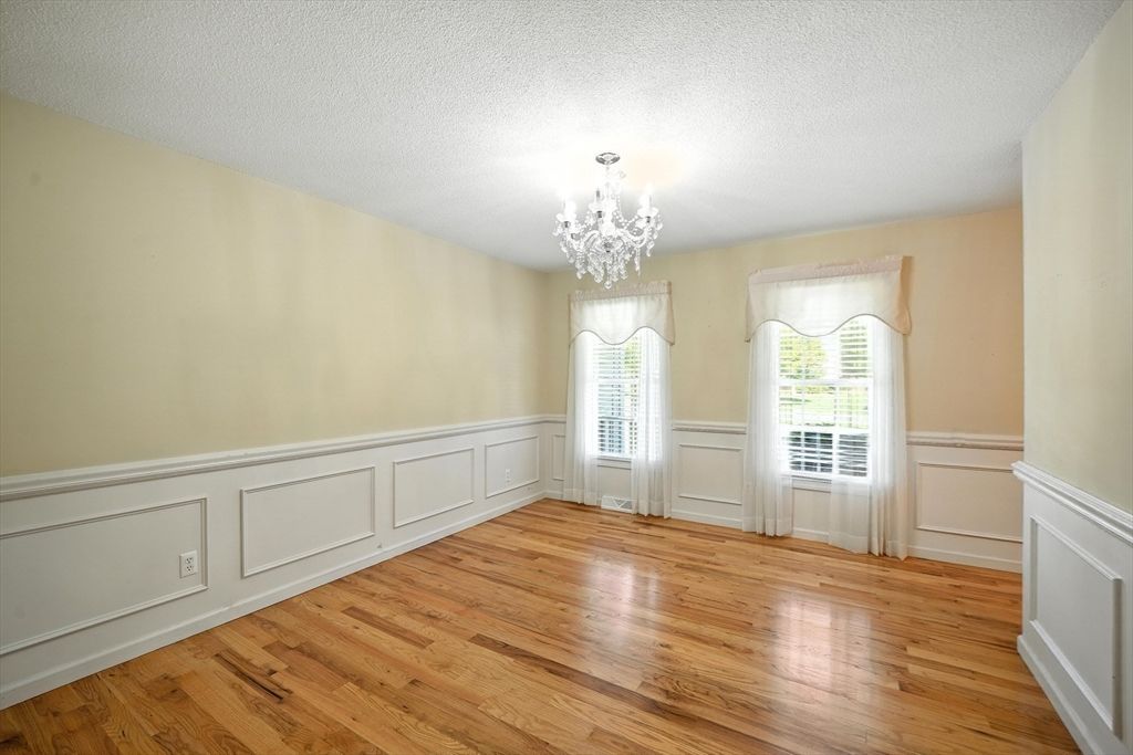 Chandelier, Empty room, Interior, Wood Texture Flooring