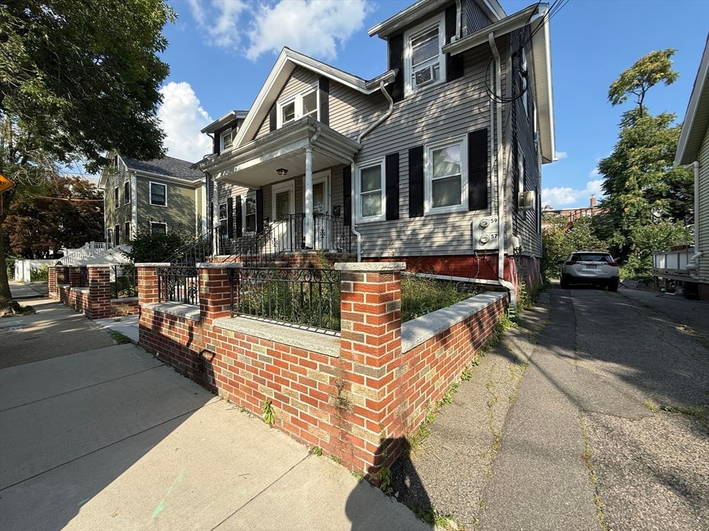 Exterior, Facade, Queen Anne Victorian