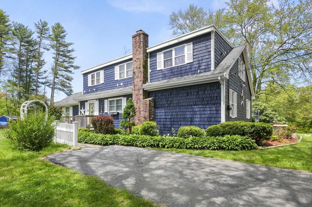 Attached, Exterior, Facade, Brick Facade, Cape Cod