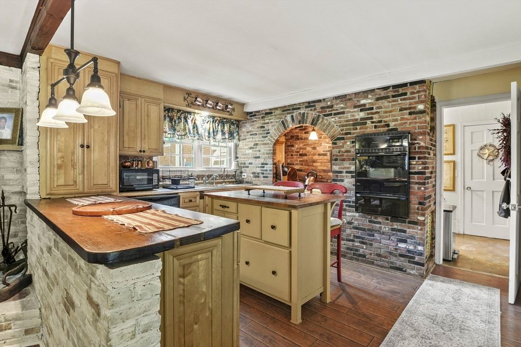 Interior, Kitchen, Pendant Lights, Stone Walls, Wood Texture Flooring