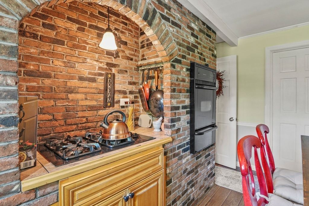 Interior, Kitchen, Pendant Lights, Stone Walls, Wood Texture Flooring
