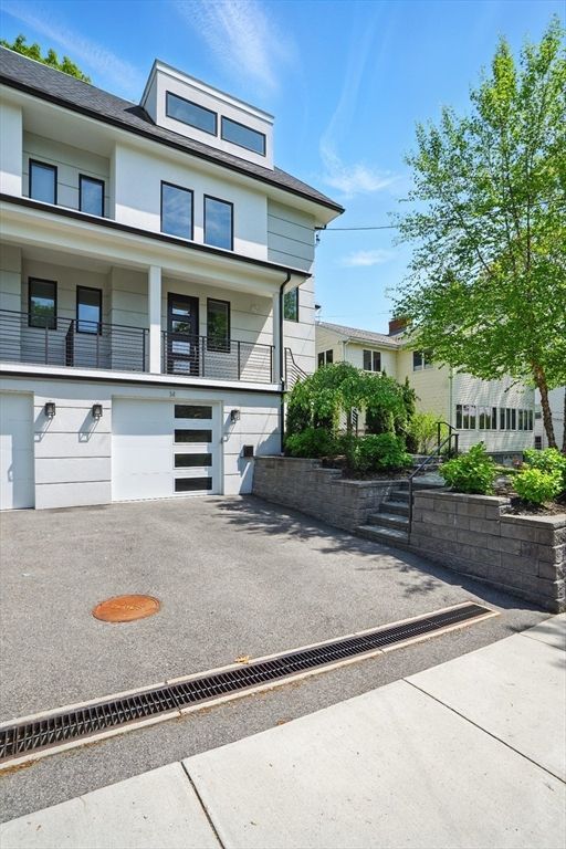 Attached, Exterior, Facade, American Foursquare