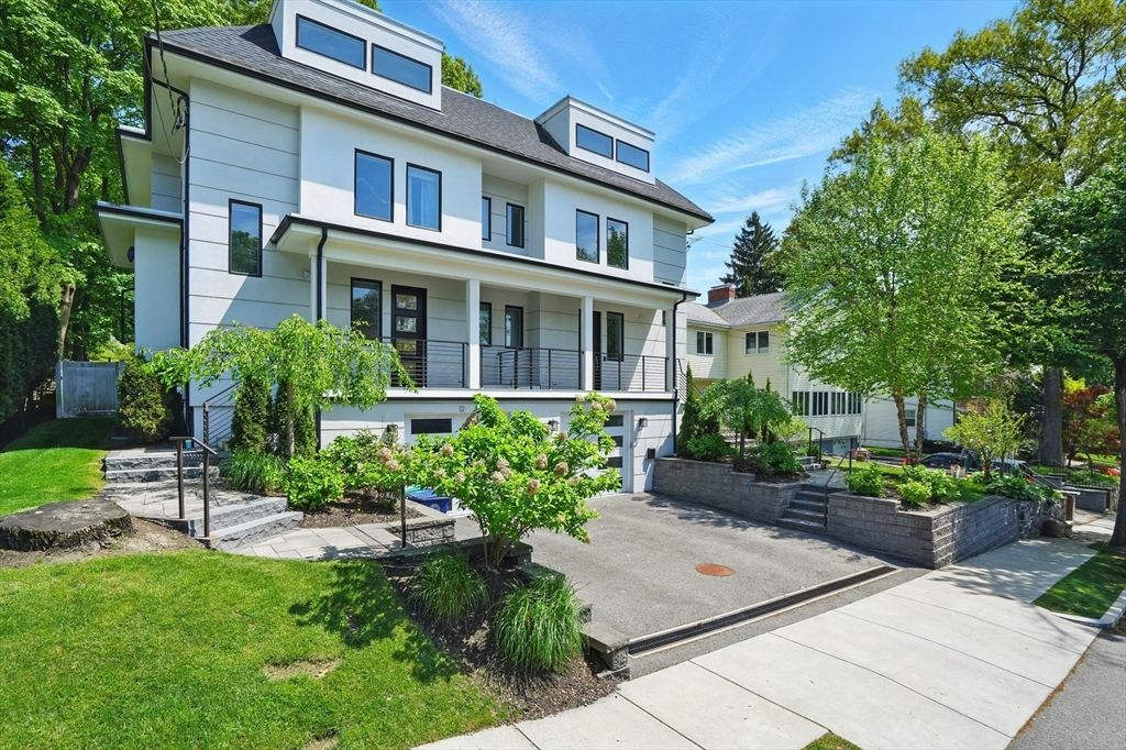 Exterior, Facade, American Foursquare