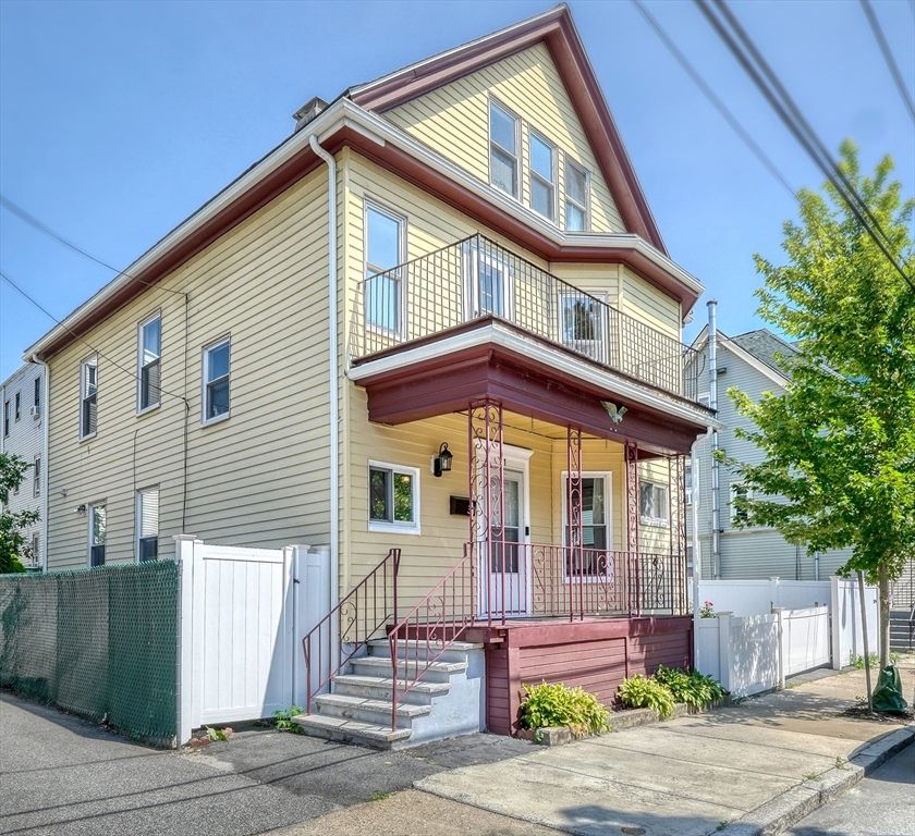 Exterior, Facade, Queen Anne Victorian