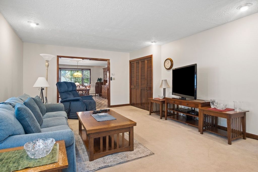 Dining room, Interior, Living room, Recessed Lighting