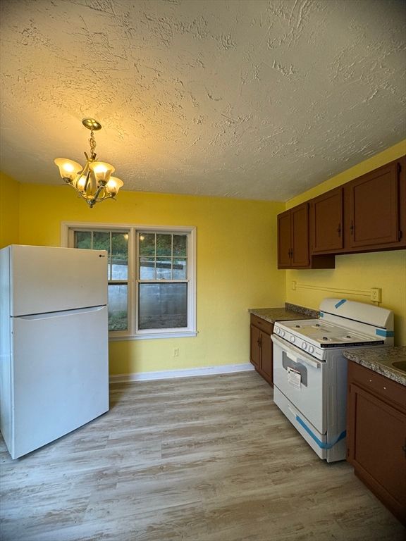 Chandelier, Interior, Kitchen, Wood Texture Flooring