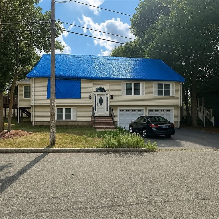 Attached, Exterior, Facade, Cape Cod