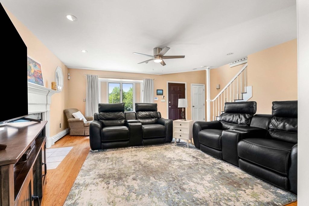 Home Theatre Room, Interior, Living room, Recessed Lighting, Wood Texture Flooring