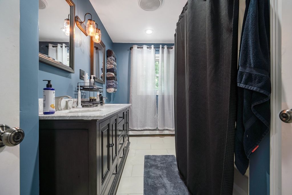 Bathroom, Interior, Recessed Lighting