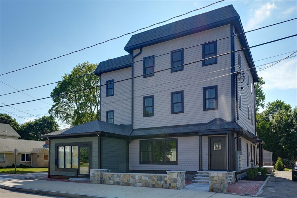 Exterior, Facade, American Foursquare