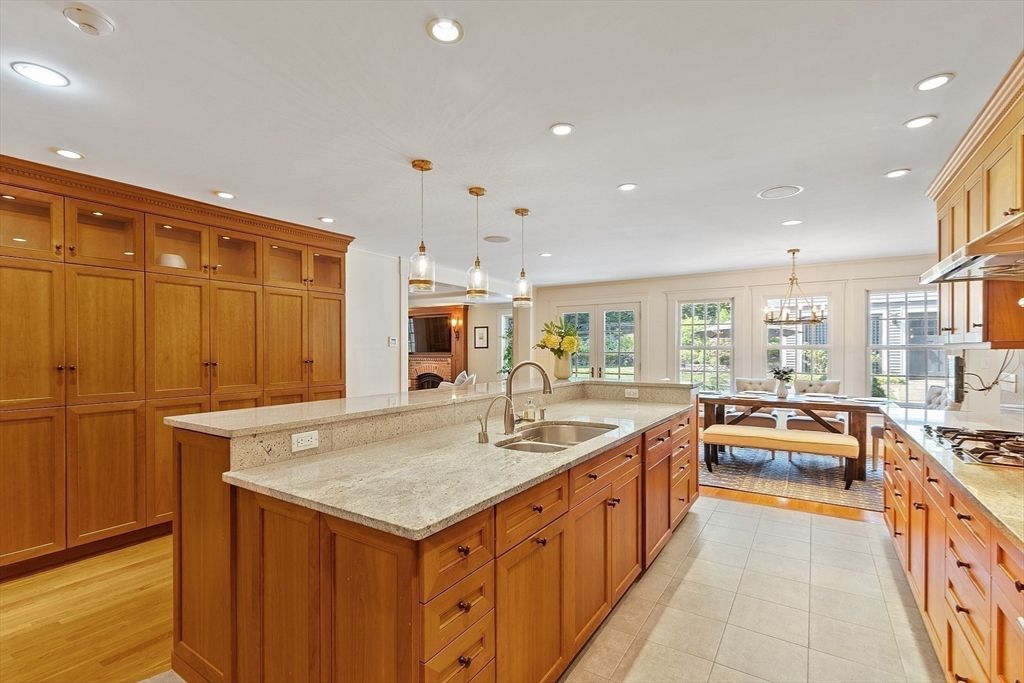 Chandelier, Dining room, Interior, Kitchen, Pendant Lights, Recessed Lighting, Wood Texture Flooring