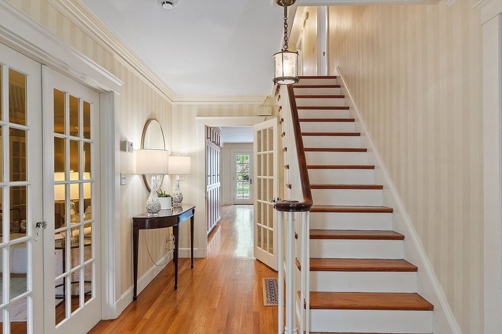 Interior, Pendant Lights, Wood Texture Flooring