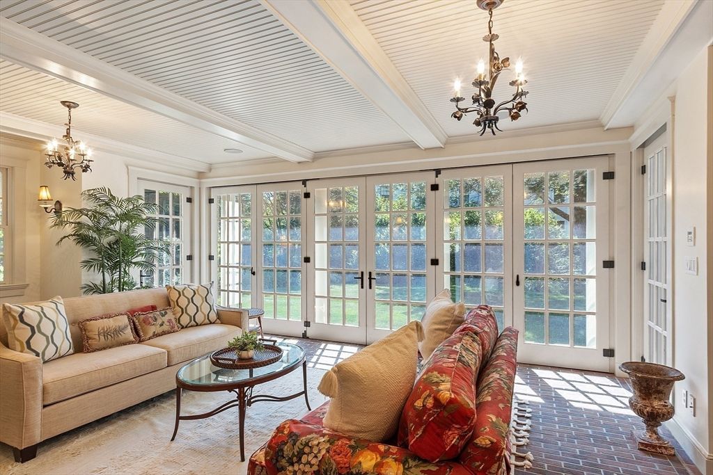 Chandelier, Interior, Living room, Water
