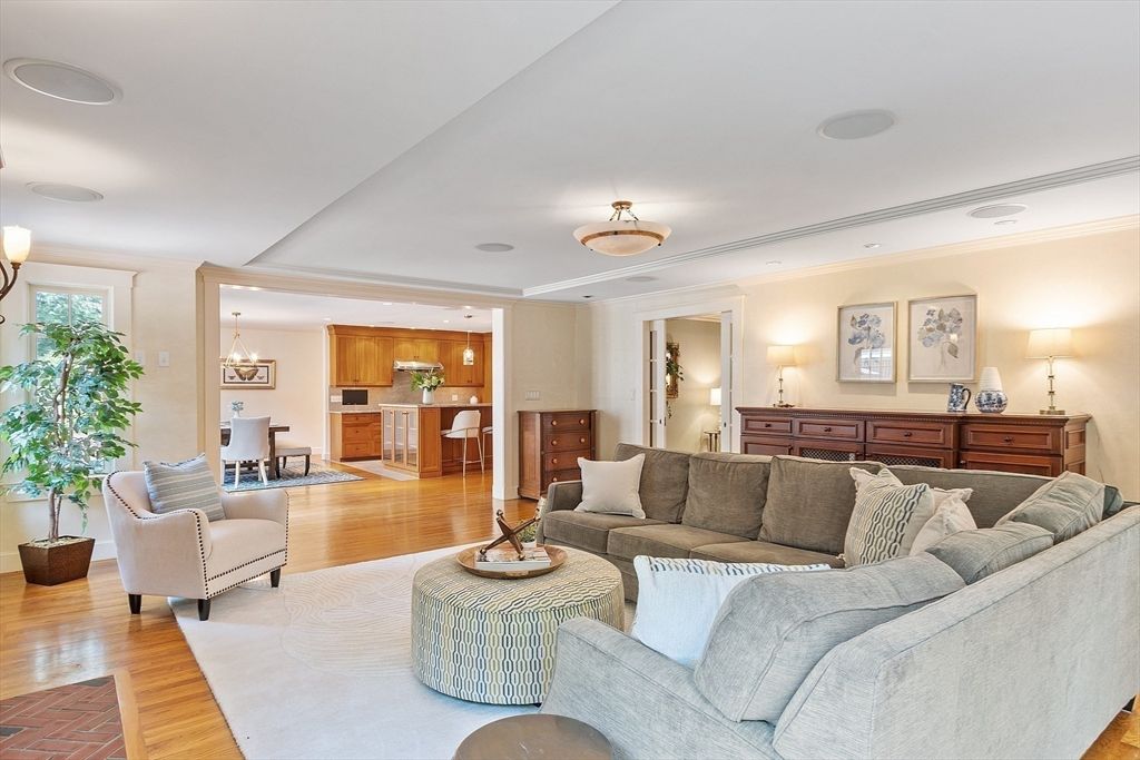 Chandelier, Dining room, Interior, Living room, Recessed Lighting, Wood Texture Flooring