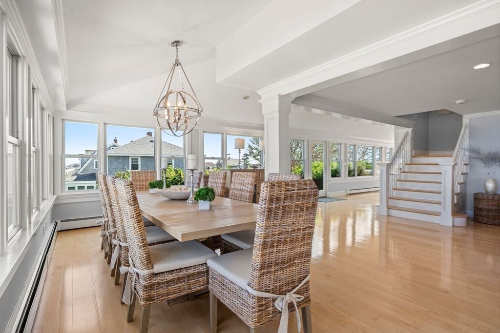 Chandelier, Dining room, Interior, Recessed Lighting, Wood Texture Flooring