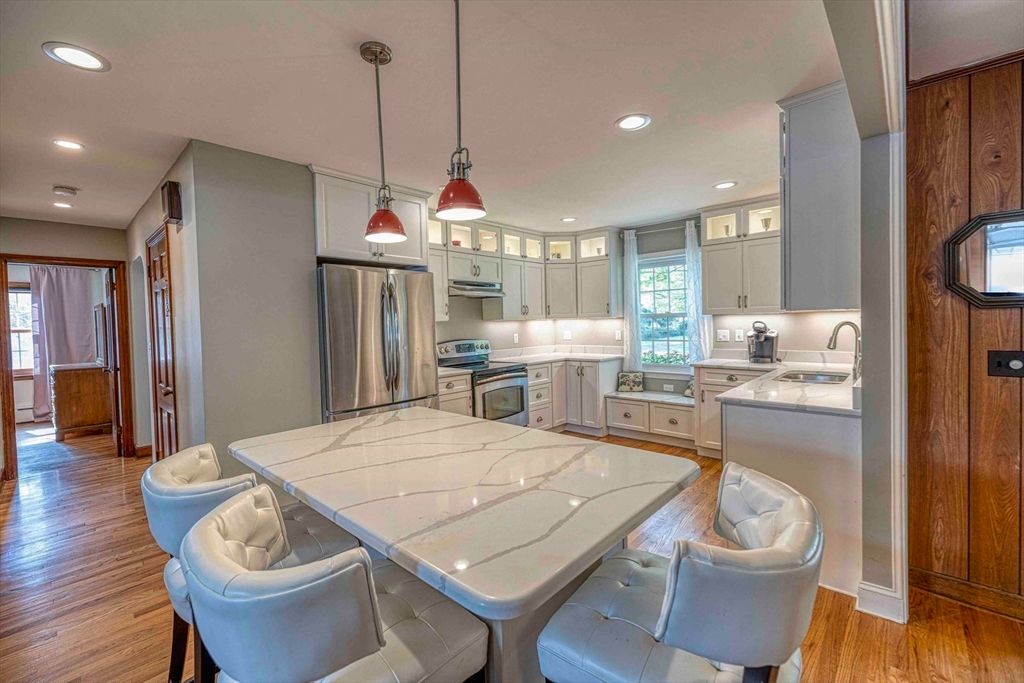 Dining room, Interior, Kitchen, Pendant Lights, Recessed Lighting, Stainless Steel Appliances, Wood Texture Flooring