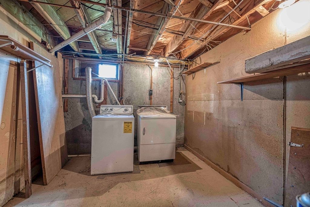Interior, Washer, Wooden Beams