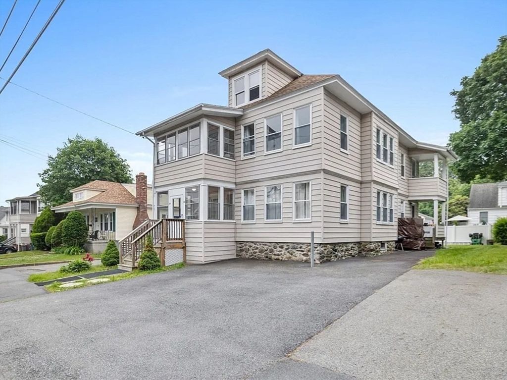 Exterior, Facade, American Foursquare