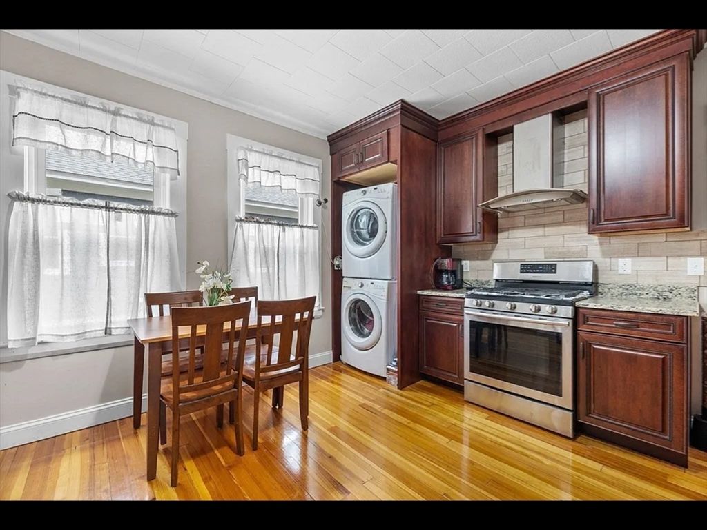 Dining room, Interior, Kitchen, Stainless Steel Appliances, Washer, Wood Texture Flooring