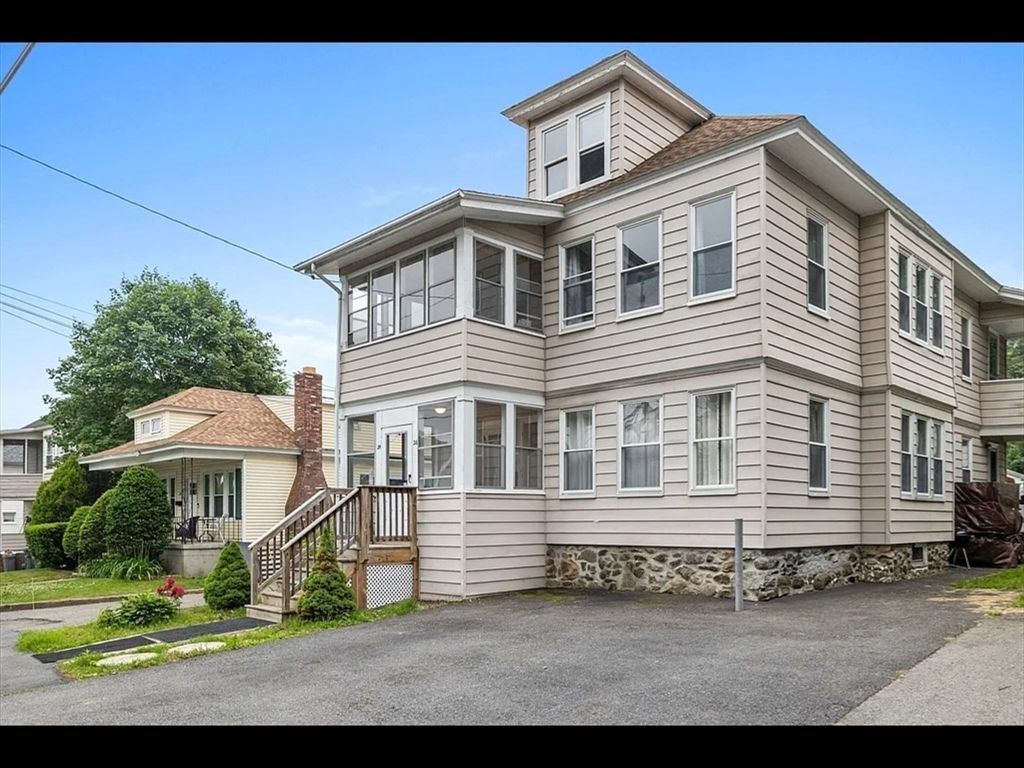 Exterior, Facade, American Foursquare