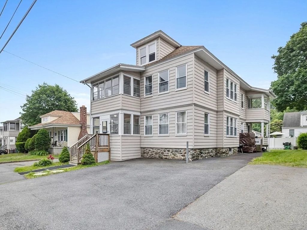 Exterior, Facade, American Foursquare