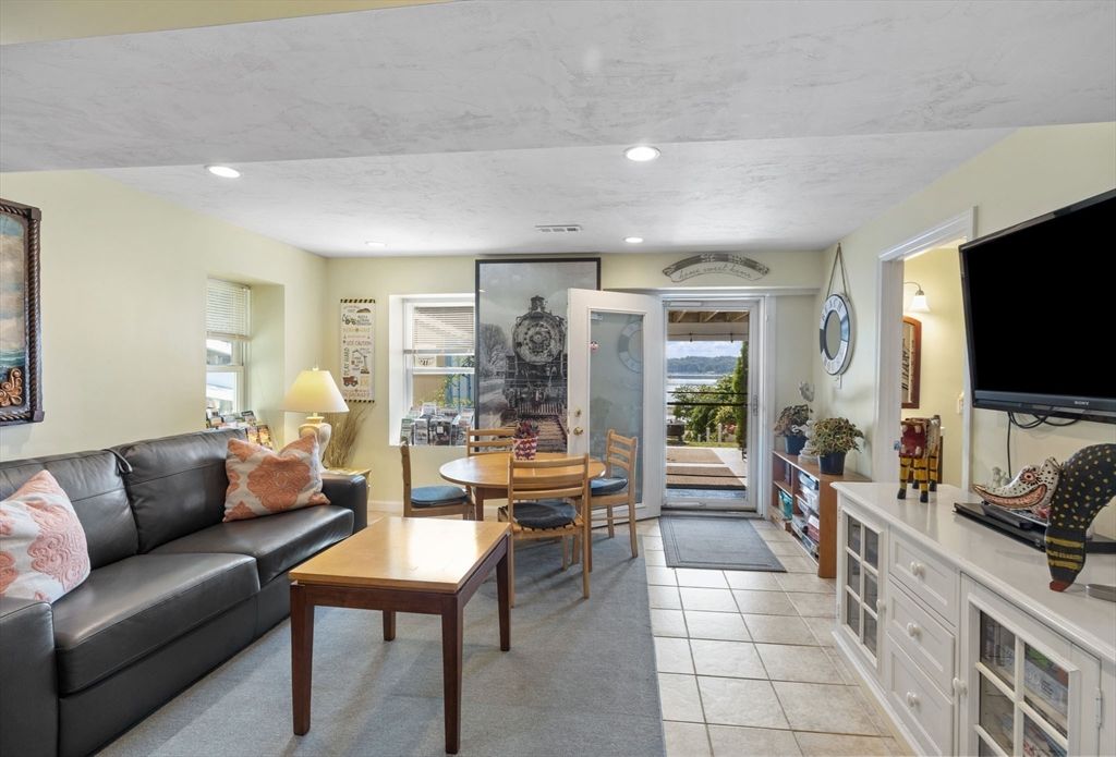 Dining room, Interior, Living room, Recessed Lighting