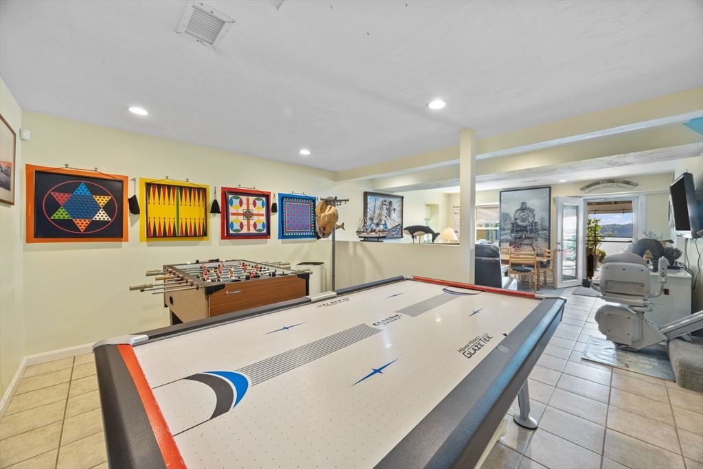 Billiard Table, Game Room, Interior, Recessed Lighting