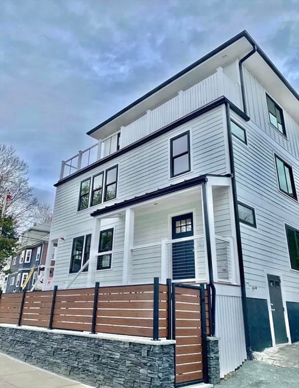 Exterior, Facade, Modern