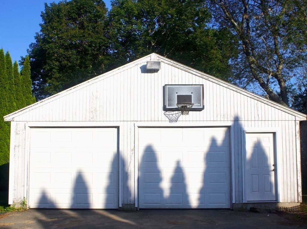 Detached Garage, Exterior