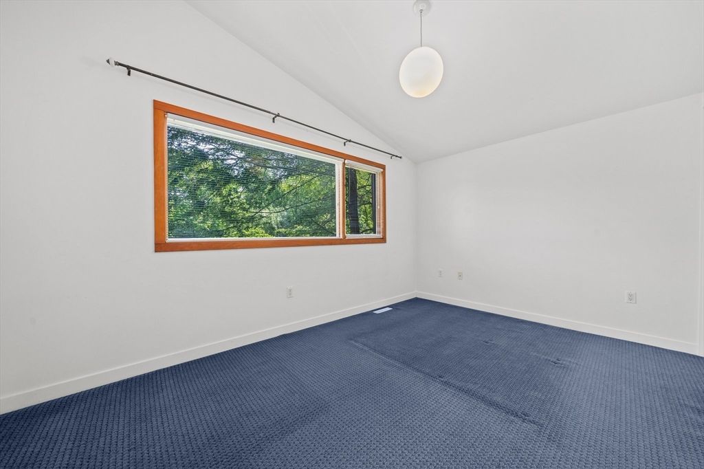 Empty room, Interior, Pendant Lights