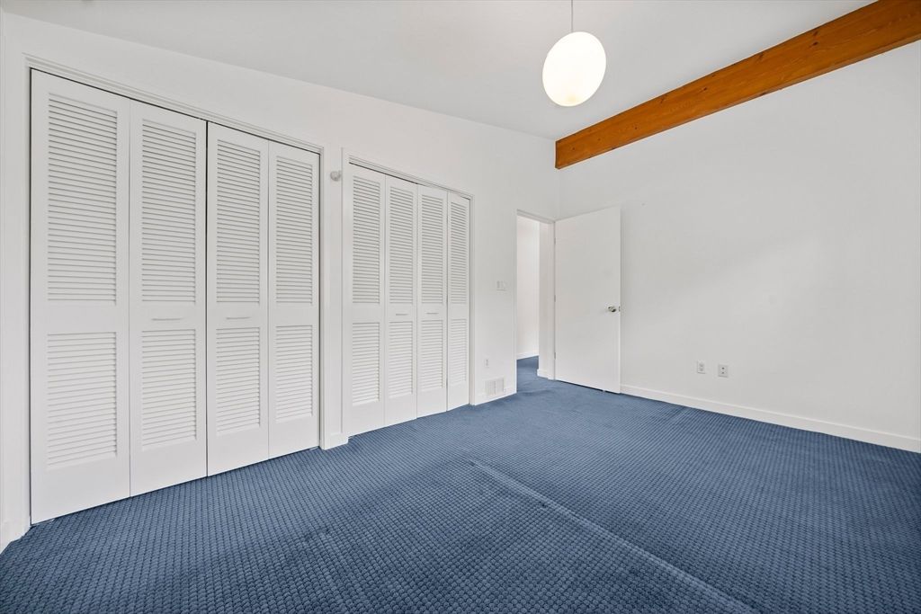 Empty room, Interior, Wooden Beams
