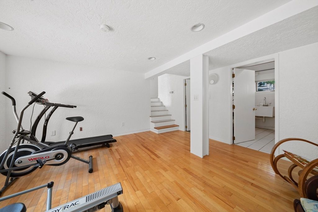 Fitness Equipment, Interior, Recessed Lighting, Wood Texture Flooring