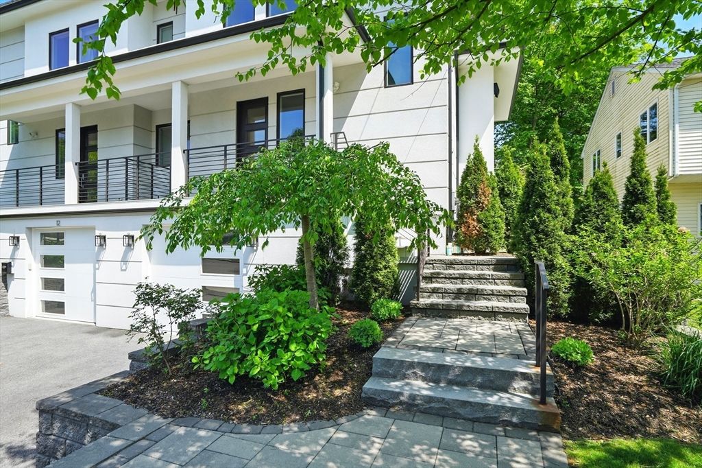 Exterior, Facade, Rowhouse