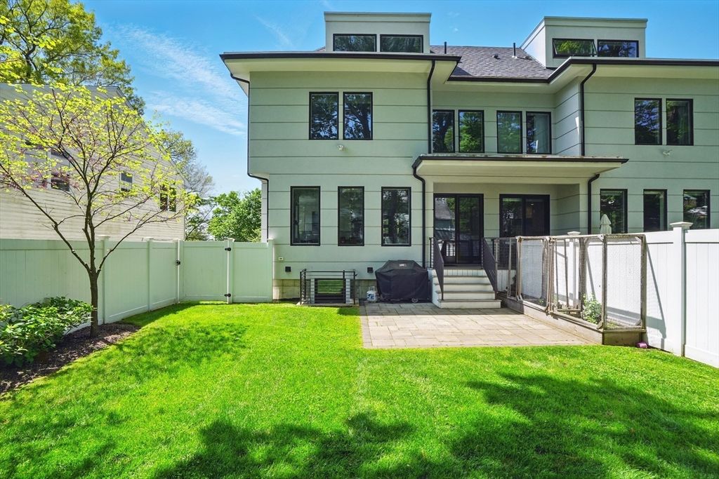 Backyard, Exterior, Facade, Modern