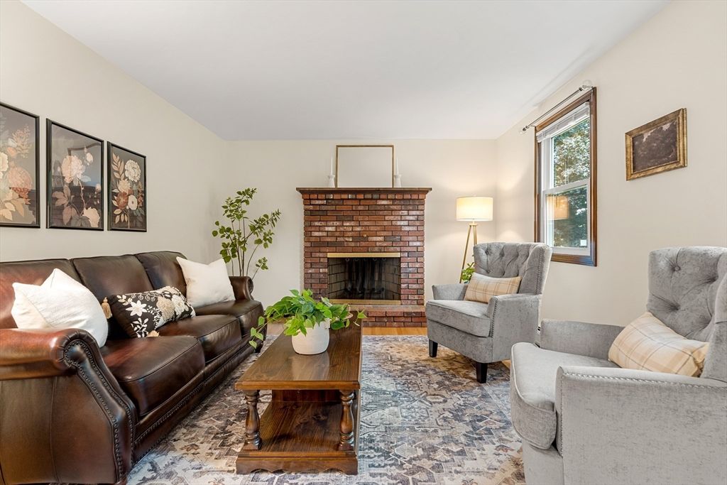 Fireplace, Interior, Living room