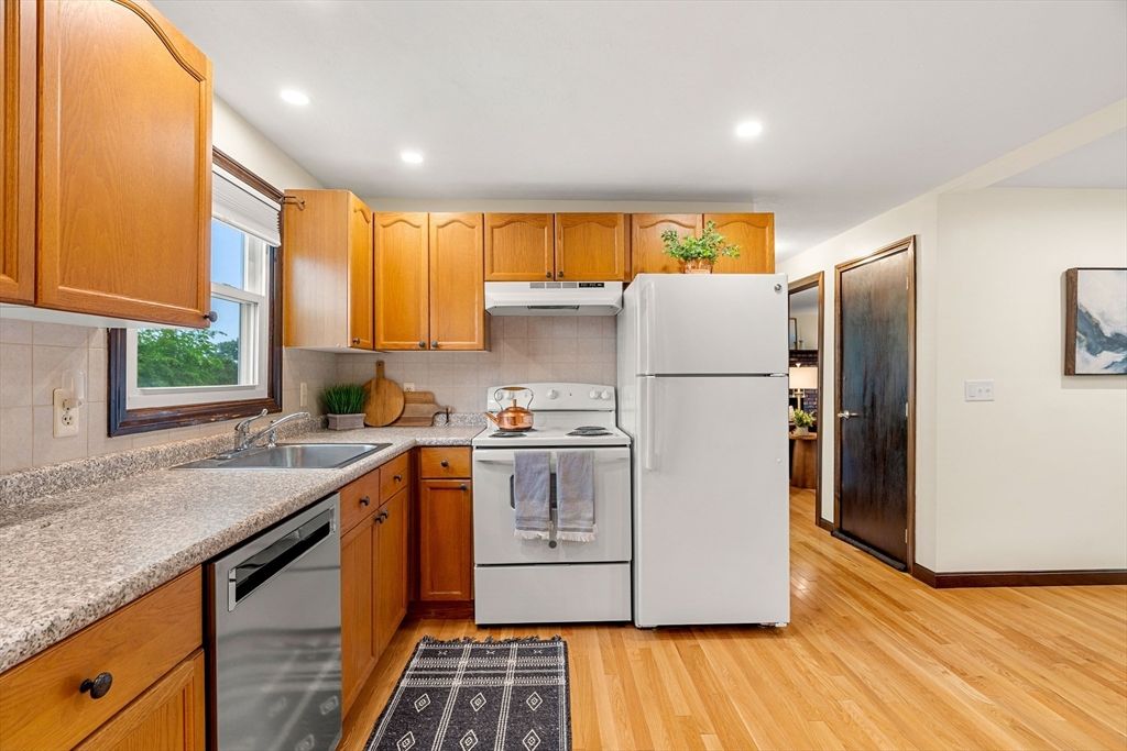 Interior, Kitchen, Recessed Lighting, Wood Texture Flooring