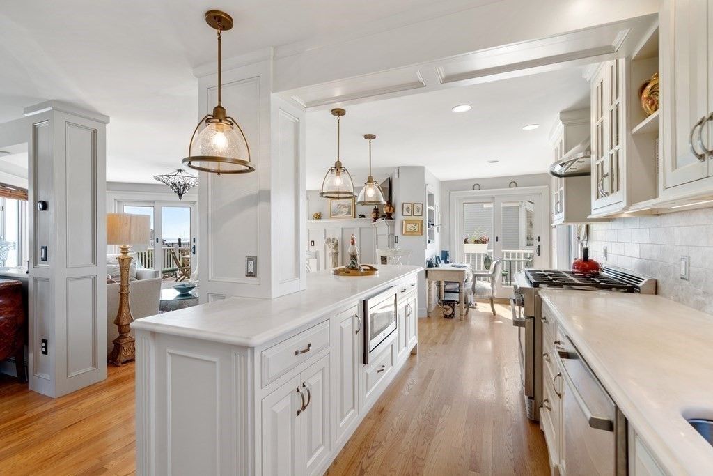 Dining room, Interior, Kitchen, Pendant Lights, Recessed Lighting, Wood Texture Flooring