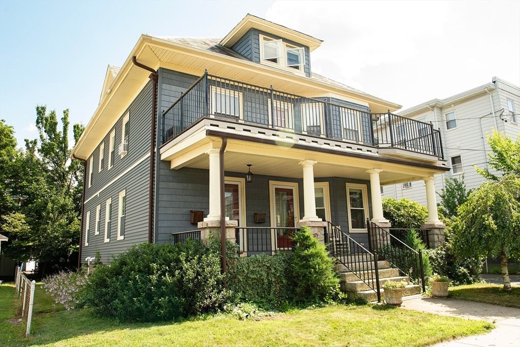 Exterior, Facade, American Foursquare