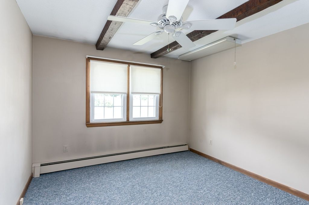 Empty room, Interior, Wooden Beams
