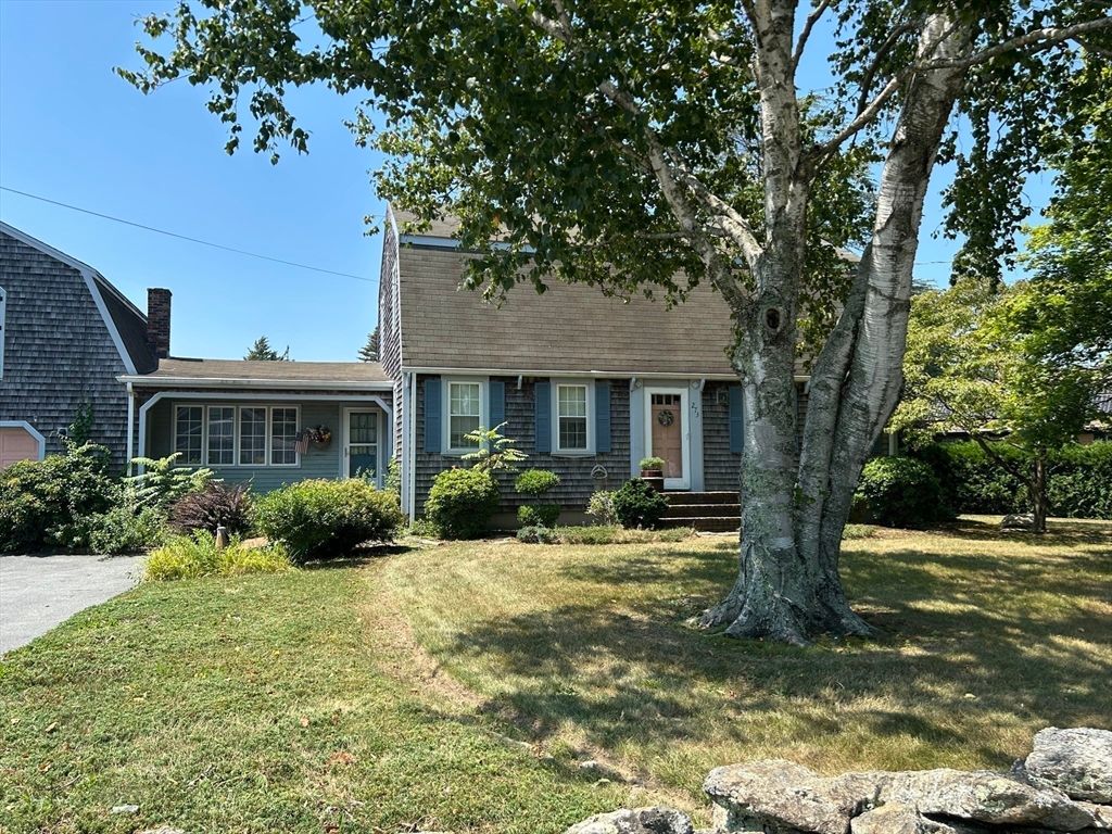 Exterior, Facade, Cape Cod