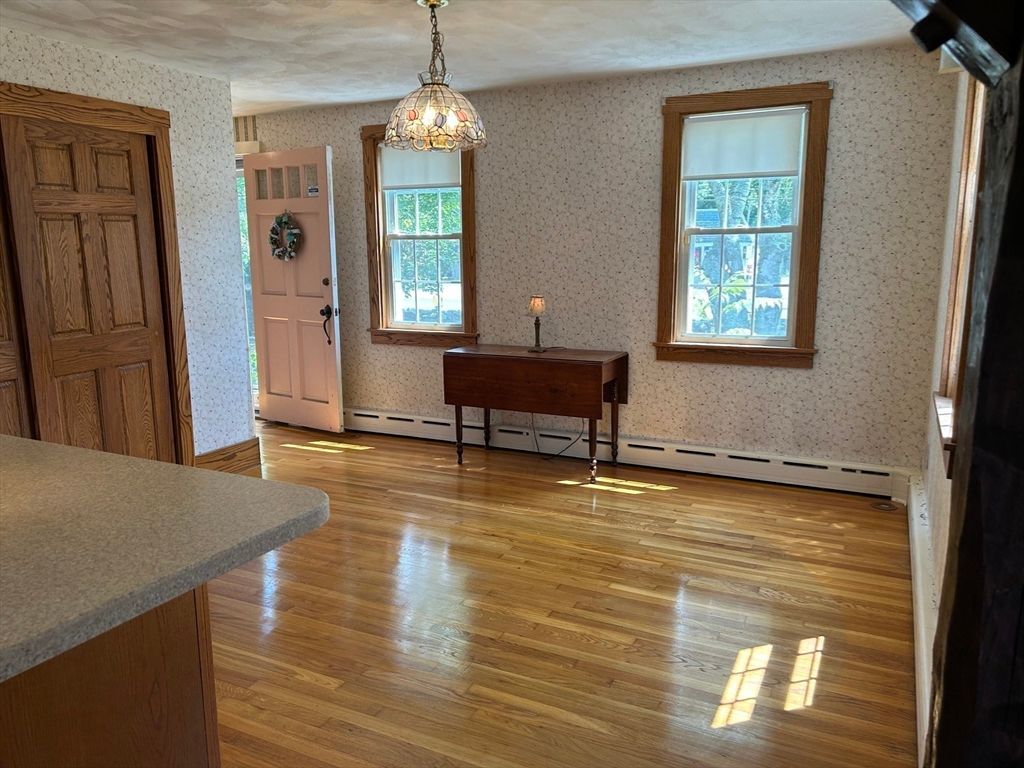 Interior, Pendant Lights, Wood Texture Flooring