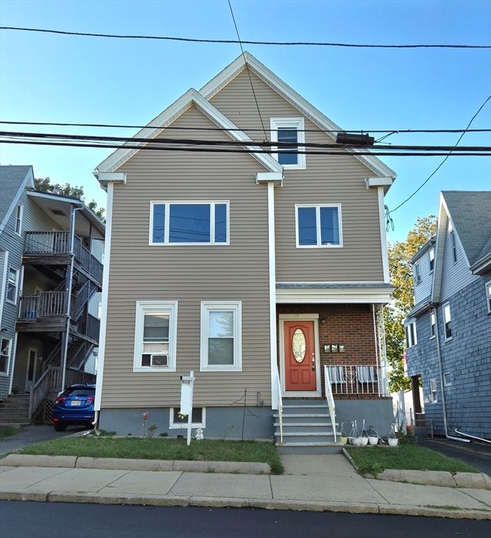 Exterior, Facade, Brick Facade, Queen Anne Victorian